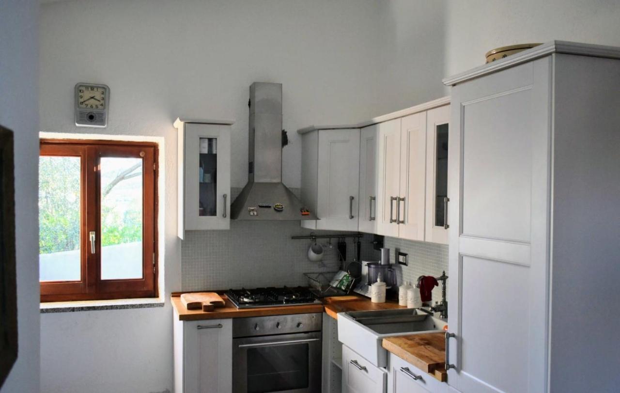 Iss Travel, Sea View Apartment Il Corbezzolo - Ground Floor With Air-Condition سان تيودورو المظهر الخارجي الصورة